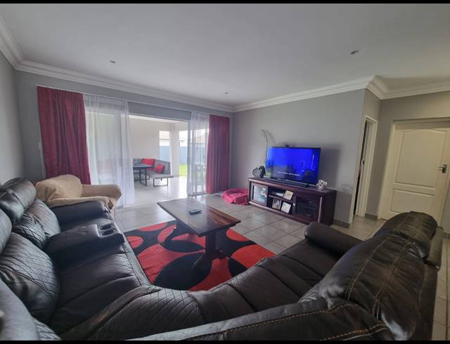 3 BEDROOM TOWNHOUSE FOR SALE IN ARCON PARK
